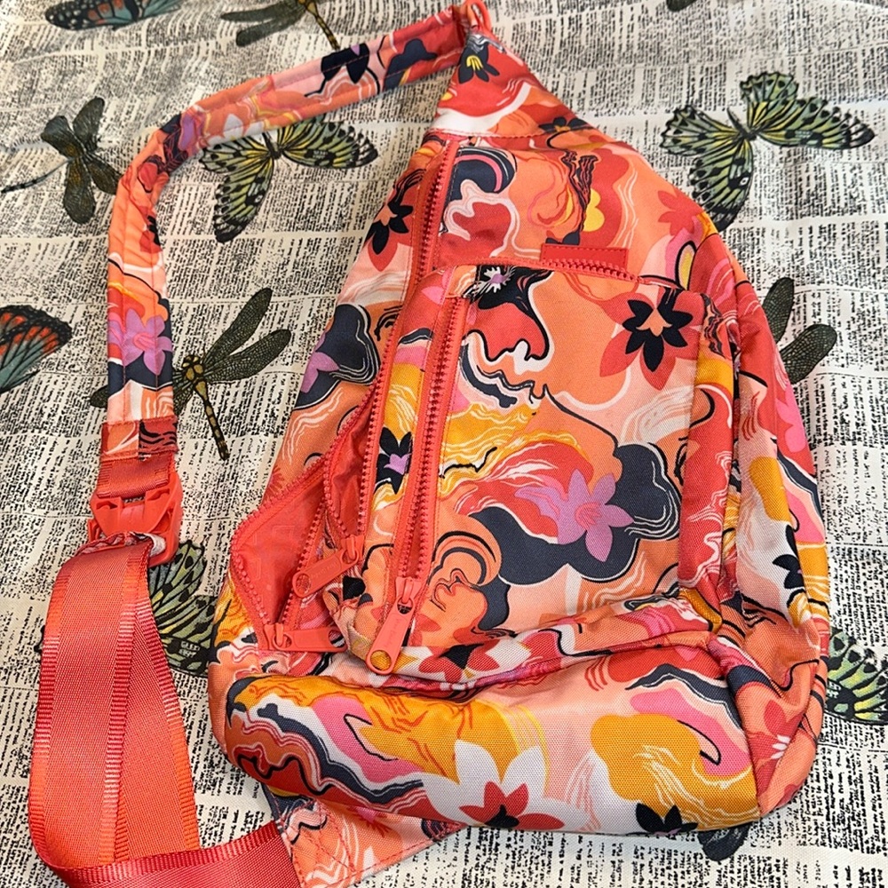 Great condition Vera Bradley sling bag
